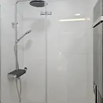 One Bedroom * 丰希罗拉